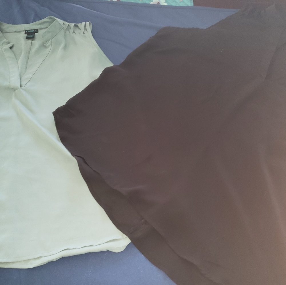 Lot of 2 Rue 21 Sleeveless cutout pattern collar z